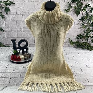 DEFECTS Women’s Unbranded Cream Opened Turtleneck Shawl Sweater Vest (L) BC02
